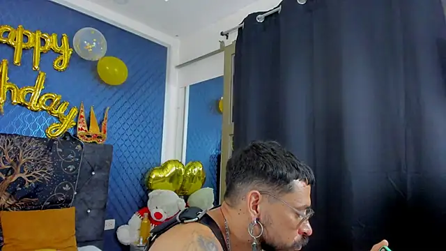 Snapshot of leondevereda chatting on 02.21.25 leondevereda online show from 02.21.25