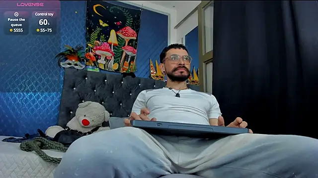 Snapshot of leondevereda chatting on 03.17.25 leondevereda online show from 03.17.25