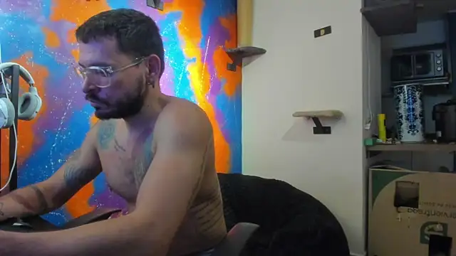 Snapshot of leondevereda chatting on 09.15.25 leondevereda online show from 09.15.25