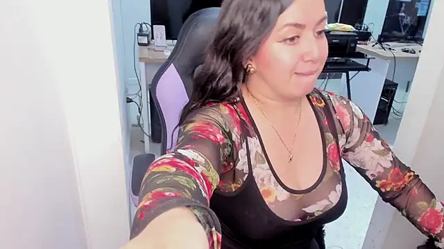 Kimkalifa  online show from 05.11.26