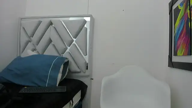 Snapshot of leslyylove chatting on 01.22.25 leslyylove online show from 01.22.25