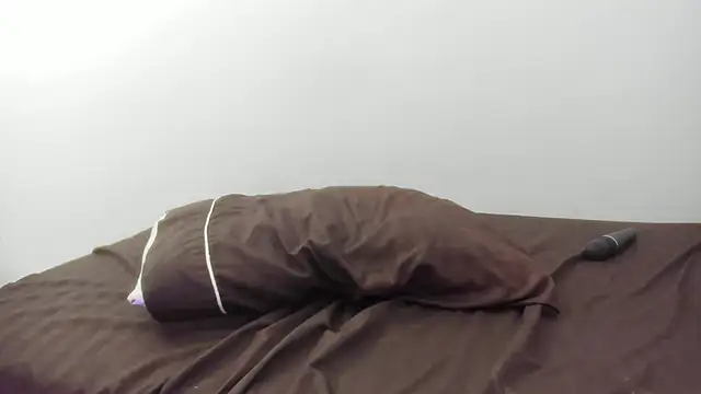 Snapshot of leslyylove chatting on 02.01.25 leslyylove online show from 02.01.25