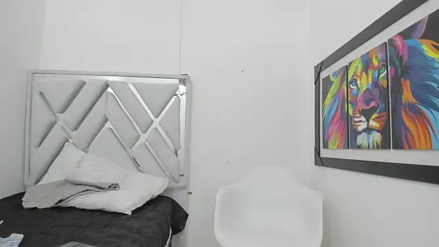 Snapshot of leslyylove chatting on 02.12.25 leslyylove online show from 02.12.25