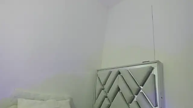 Snapshot of leslyylove chatting on 02.28.25 leslyylove online show from 02.28.25