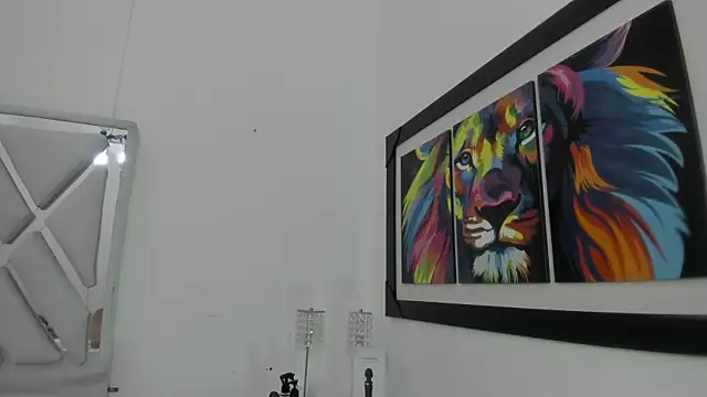 Snapshot of leslyylove chatting on 03.18.25 leslyylove online show from 03.18.25