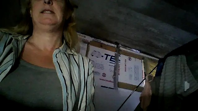 Emilylyn2501 online show from 12.22.24