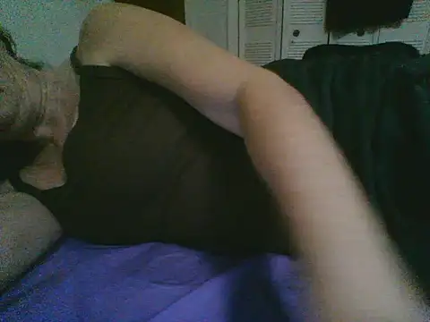 Emilylyn2501 online show from 11.14.25