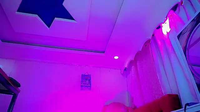 NahomiCamper online show from 07.06.26