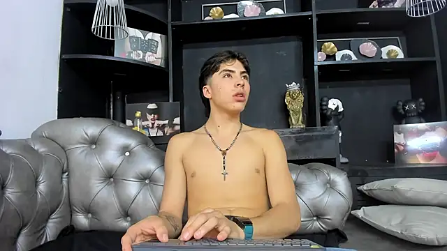 Snapshot of HeellBoy_ chatting on 10.28.25 HeellBoy online show from 10.28.25