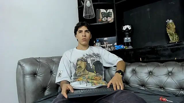 Snapshot of HeellBoy_ chatting on 11.10.25 HeellBoy online show from 11.10.25