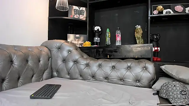 Snapshot of HeellBoy_ chatting on 11.19.25 HeellBoy online show from 11.19.25