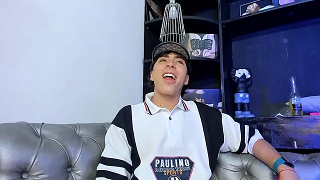 Snapshot of HeellBoy_ chatting on 11.20.25 HeellBoy online show from 11.20.25