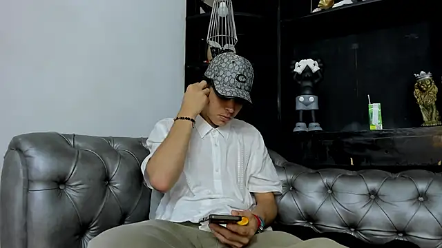 Snapshot of HeellBoy_ chatting on 11.27.25 HeellBoy online show from 11.27.25