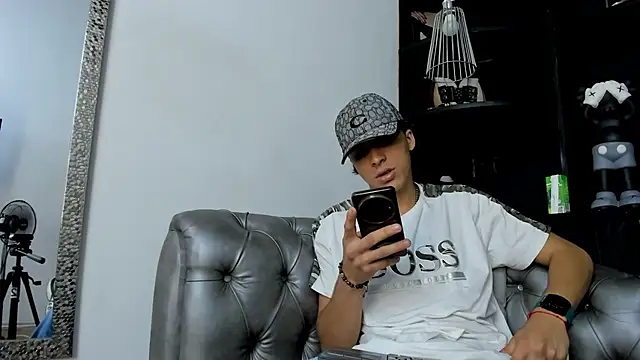 Snapshot of HeellBoy_ chatting on 11.28.25 HeellBoy online show from 11.28.25