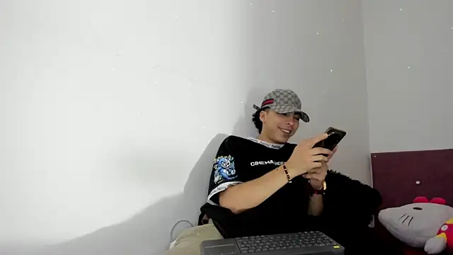 Snapshot of HeellBoy_ chatting on 12.21.25 HeellBoy online show from 12.21.25