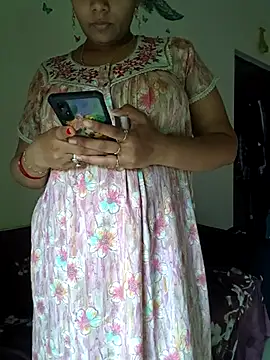 Snapshot of samitasharma chatting on 07.04.26 samitasharma online show from 07.04.26