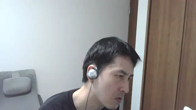 Snapshot of ikkakusai11 chatting on 10.28.25 ikkakusai11 online show from 10.28.25