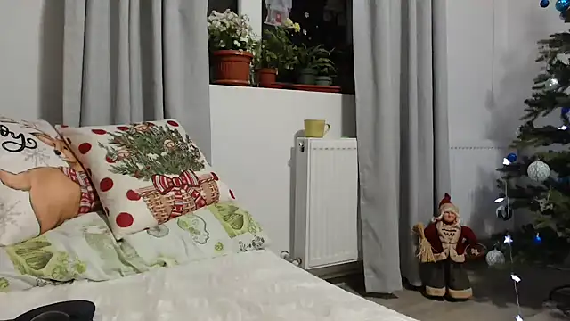 Snapshot of SweetMaddy888 chatting on 12.08.24 SweetMaddy888 online show from 12.08.24