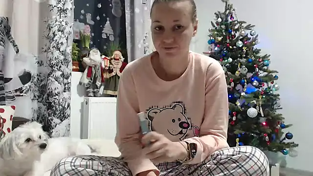 Snapshot of SweetMaddy888 chatting on 12.28.24 SweetMaddy888 online show from 12.28.24