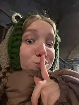 Baby Tiny online show from 03.18.25