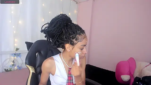 Snapshot of Abigail_Wilson_ chatting on 12.21.24 Abigail Wilson online show from 12.21.24