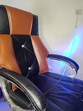 Black-Pearll online show from 02.12.25