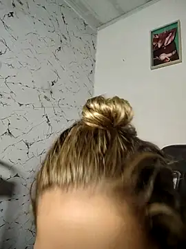 Snapshot of LaurenWelly_ chatting on 11.14.25 LaurenWelly online show from 11.14.25