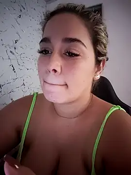 Snapshot of LaurenWelly_ chatting on 11.16.25 LaurenWelly online show from 11.16.25