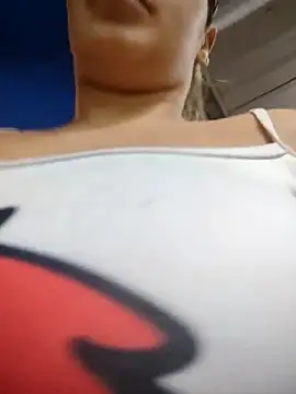 Snapshot of LaurenWelly_ chatting on 11.19.25 LaurenWelly online show from 11.19.25