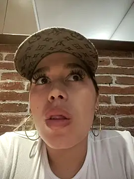 Snapshot of LaurenWelly_ chatting on 11.24.25 LaurenWelly online show from 11.24.25