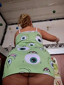 Snapshot of LaurenWelly_ chatting on 12.04.25 LaurenWelly online show from 12.04.25