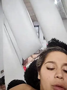 Snapshot of LaurenWelly_ chatting on 12.23.25 LaurenWelly online show from 12.23.25