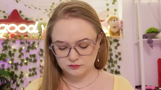 MonicaAsis online show from 02.05.26