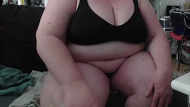 Snapshot of sweet_curvy_C chatting on 06.12.26 sweet curvy C online show from 06.12.26