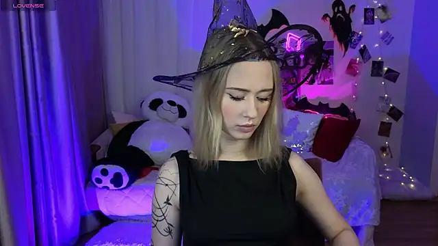 SashaBrooks online show from 10.31.25