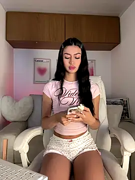 maddy bronw  online show from 12.16.25