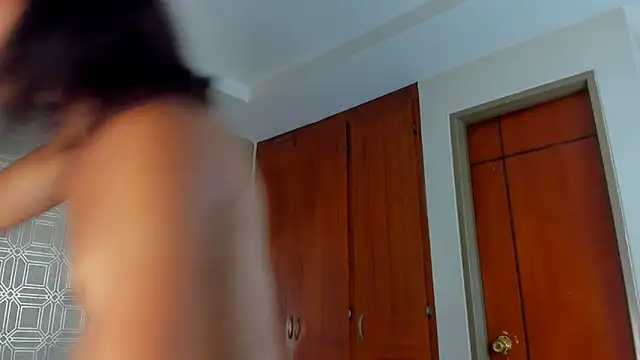 Snapshot of evelyn_wine chatting on 01.12.25 evelyn wine online show from 01.12.25