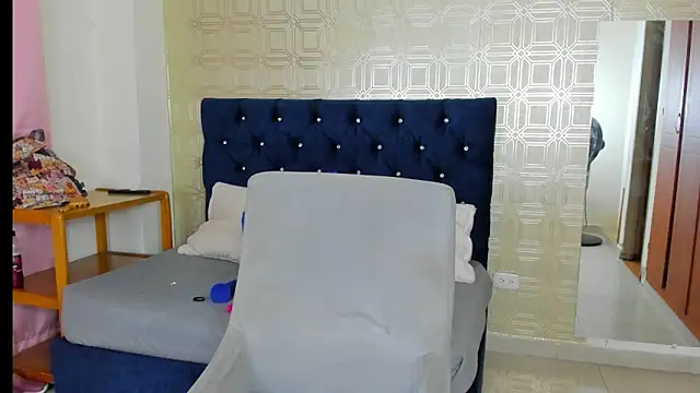 Snapshot of evelyn_wine chatting on 01.25.25 evelyn wine online show from 01.25.25