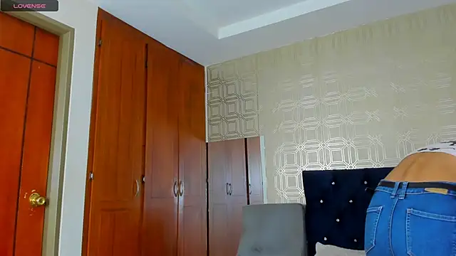 Snapshot of evelyn_wine chatting on 01.28.25 evelyn wine online show from 01.28.25