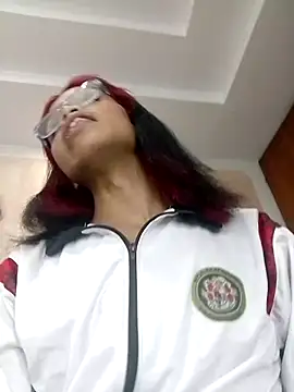 Snapshot of evelyn_wine chatting on 02.01.25 evelyn wine online show from 02.01.25