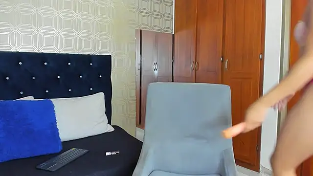 Snapshot of evelyn_wine chatting on 02.11.25 evelyn wine online show from 02.11.25