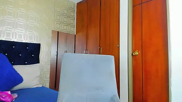 Snapshot of evelyn_wine chatting on 02.14.25 evelyn wine online show from 02.14.25