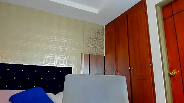 Snapshot of evelyn_wine chatting on 02.28.25 evelyn wine online show from 02.28.25