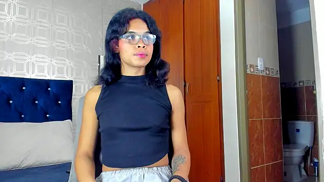 Snapshot of evelyn_wine chatting on 03.04.25 evelyn wine online show from 03.04.25