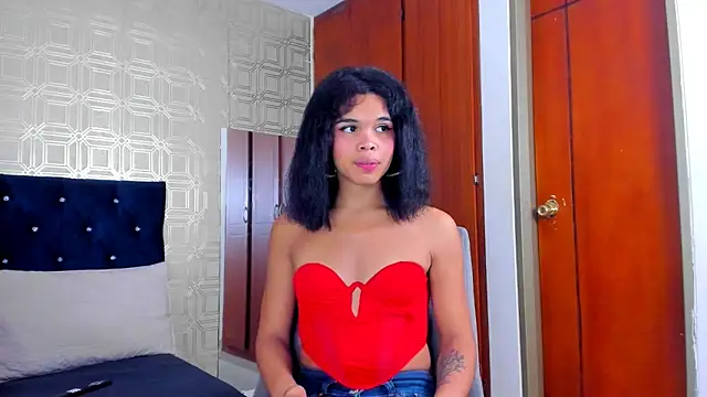 Snapshot of evelyn_wine chatting on 03.11.25 evelyn wine online show from 03.11.25