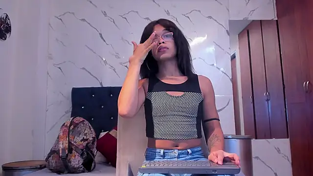 Snapshot of evelyn_wine chatting on 09.27.25 evelyn wine online show from 09.27.25