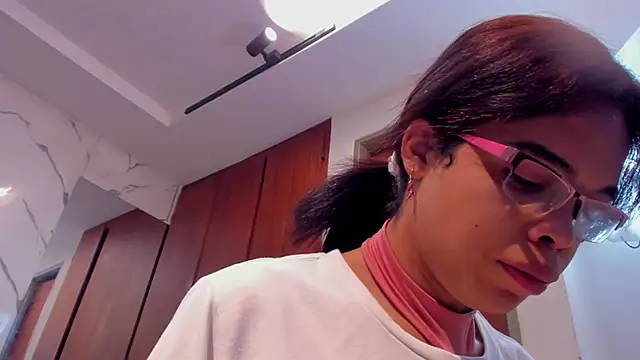 Snapshot of evelyn_wine chatting on 10.17.25 evelyn wine online show from 10.17.25