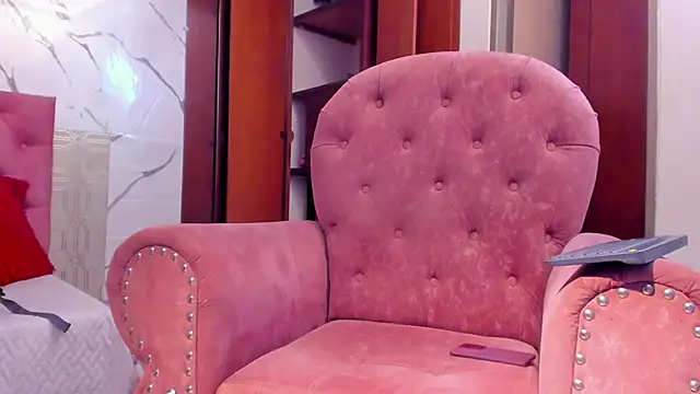 Snapshot of evelyn_wine chatting on 11.04.25 evelyn wine online show from 11.04.25