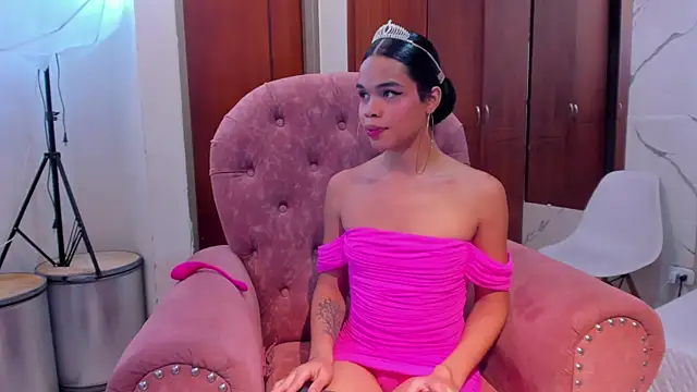 Snapshot of evelyn_wine chatting on 11.10.25 evelyn wine online show from 11.10.25