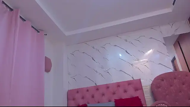 Snapshot of evelyn_wine chatting on 11.12.25 evelyn wine online show from 11.12.25